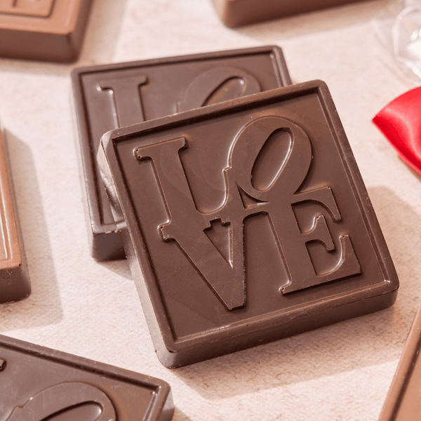 ステーキlove Philadelphia Love Statue Dark Chocolate